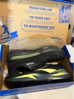 NEW BROOKS SIZE MENS 13