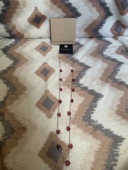 Banana Republic sliver Tone Tear Drop Faceted Red Maroon Bead Necklace 30"l