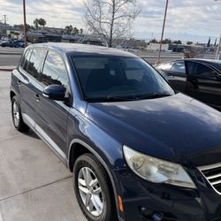 2011 Volkswagen Tiguan “Brand New Tires”
