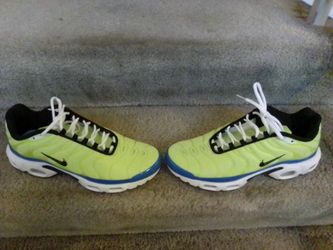 NIKE AIR MAX TN SIZE (12) 2 NIKE DRI SHIRTS