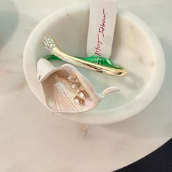 NWT Betsey Johnson CALLA LILY Gold Tone Glass Stones Hinge Bangle Bracelet