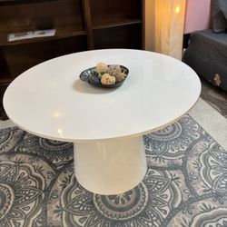 White Round Pedestal 