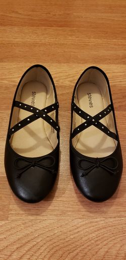 Girl's shoes ( size 4 )