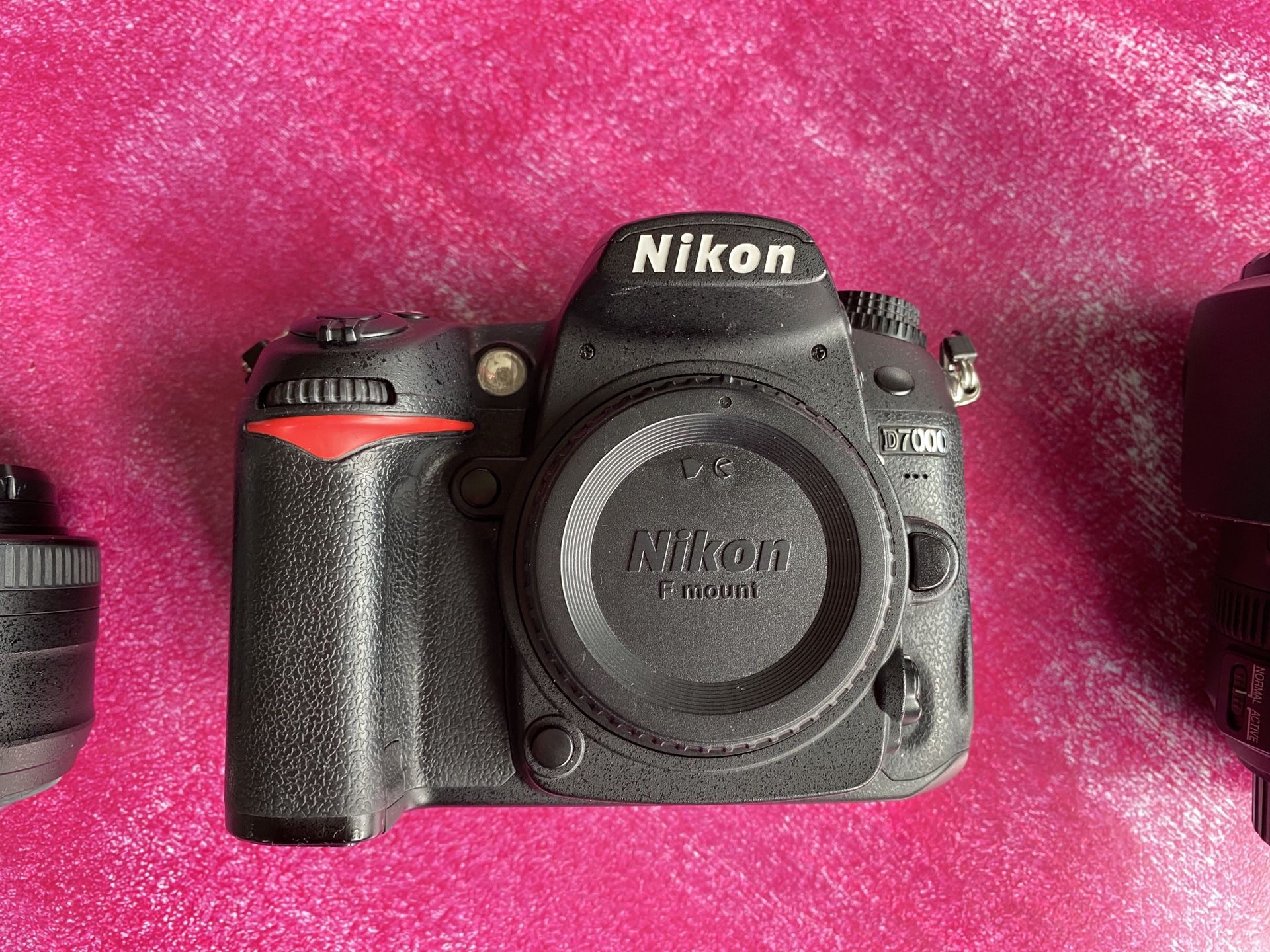 Nikon D7000 Kit 35mm & 18-200mm Lenses