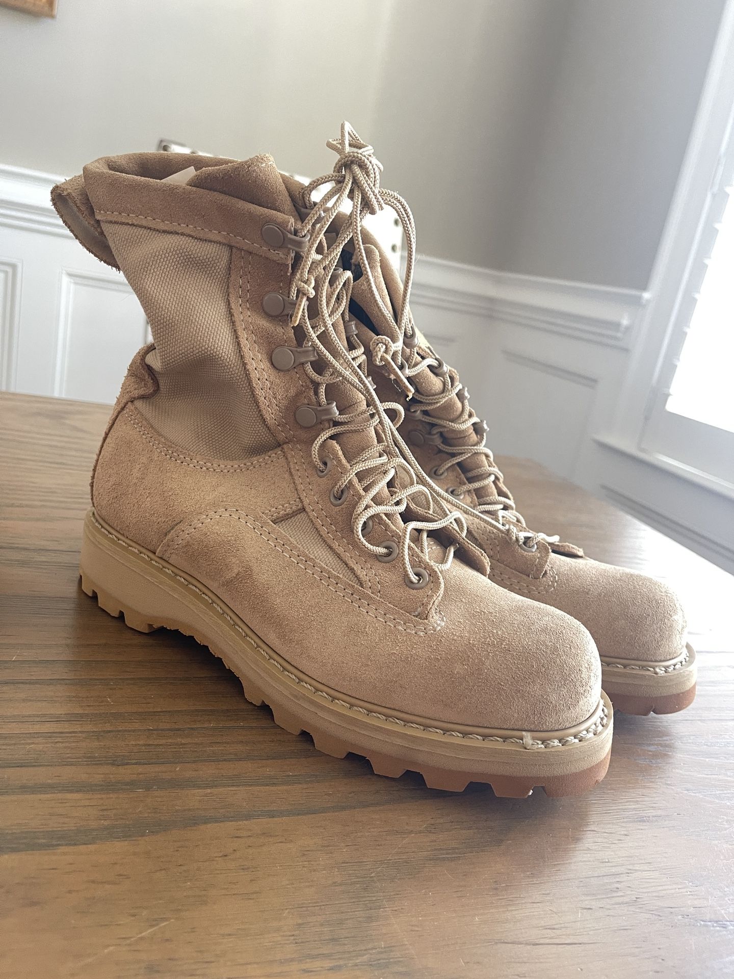 U.S. Army Bates E33500B Hot Weather Army Combat Boots Tan Men’s 5.5R (Women’s 7)