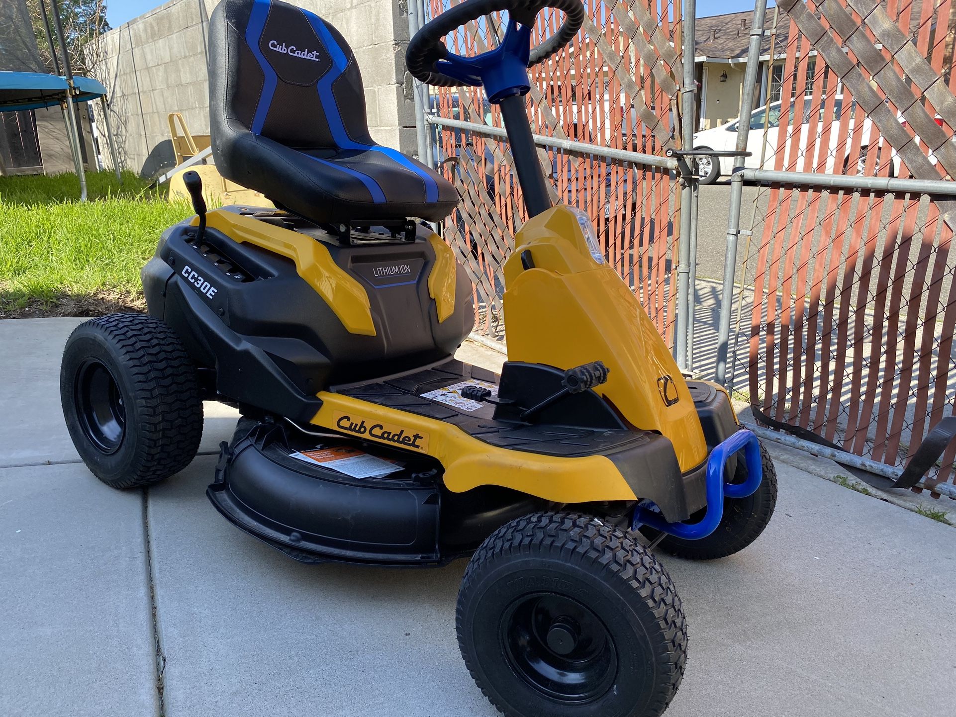 Cub Cadet 30 Inch Electric Ride On Lawn Mower Brand New!