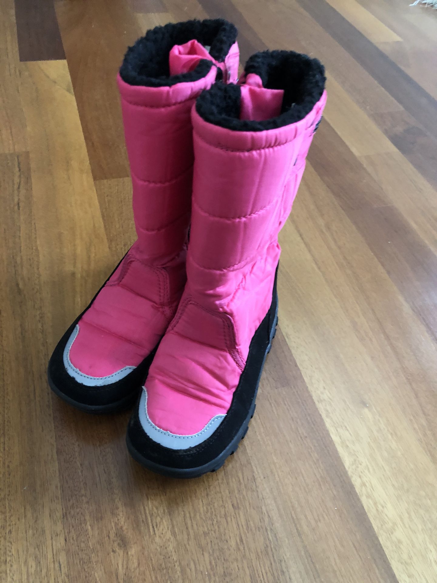 Khombu Snow Boots Size 2 Girls