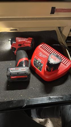 Milwaukee impact driver& batteries