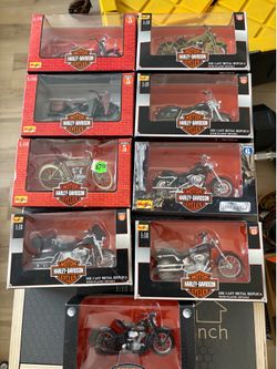 Die cast miniature 1:18 motorcycles