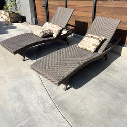 Lounge Chairs 