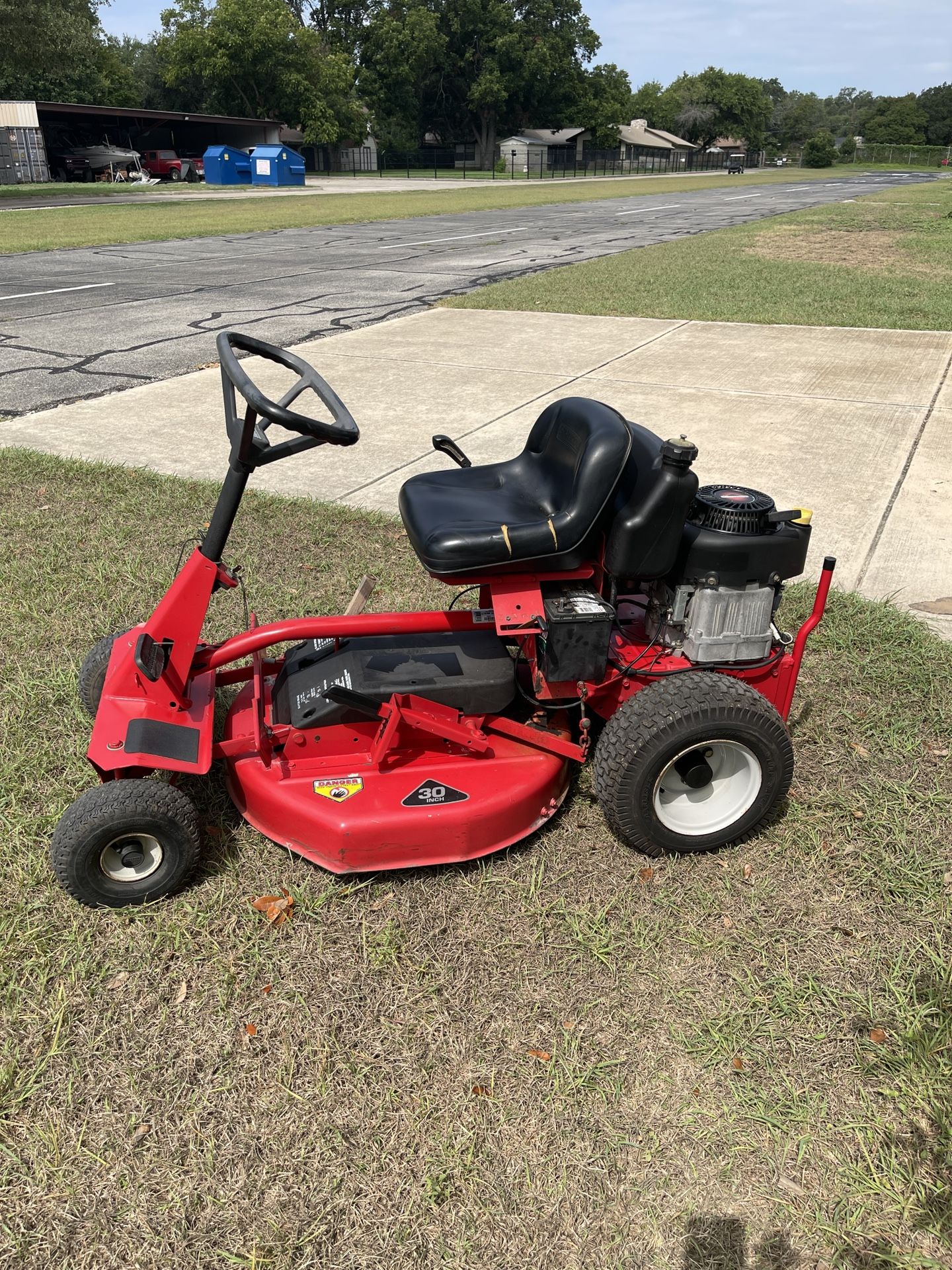 Snapper 30 Snapper riding lawn mower 30” for Sale in San Antonio, TX - OfferUp