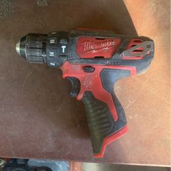 Milwaukee M12 Hammer Drill Driver With No Battery
