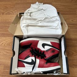  Air Jordan 1 Mid GS 'Chicago Black Toe'