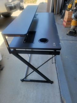 Gaming desk