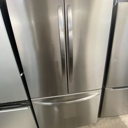 New Frigidaire 36” French Door Fridge Indoor Water & Ice Dispenser