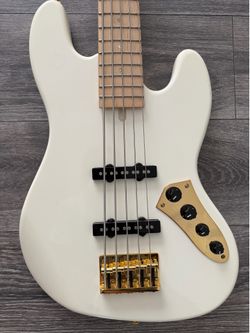 Allen Eden 5-string bass