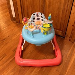 KIDS II WALKER— Excellent Condition—Purchased in 2022