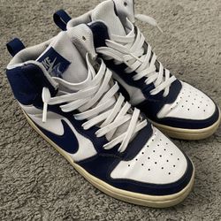 Size 6 Youth Nike shoes 