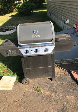 Working grill with full tank