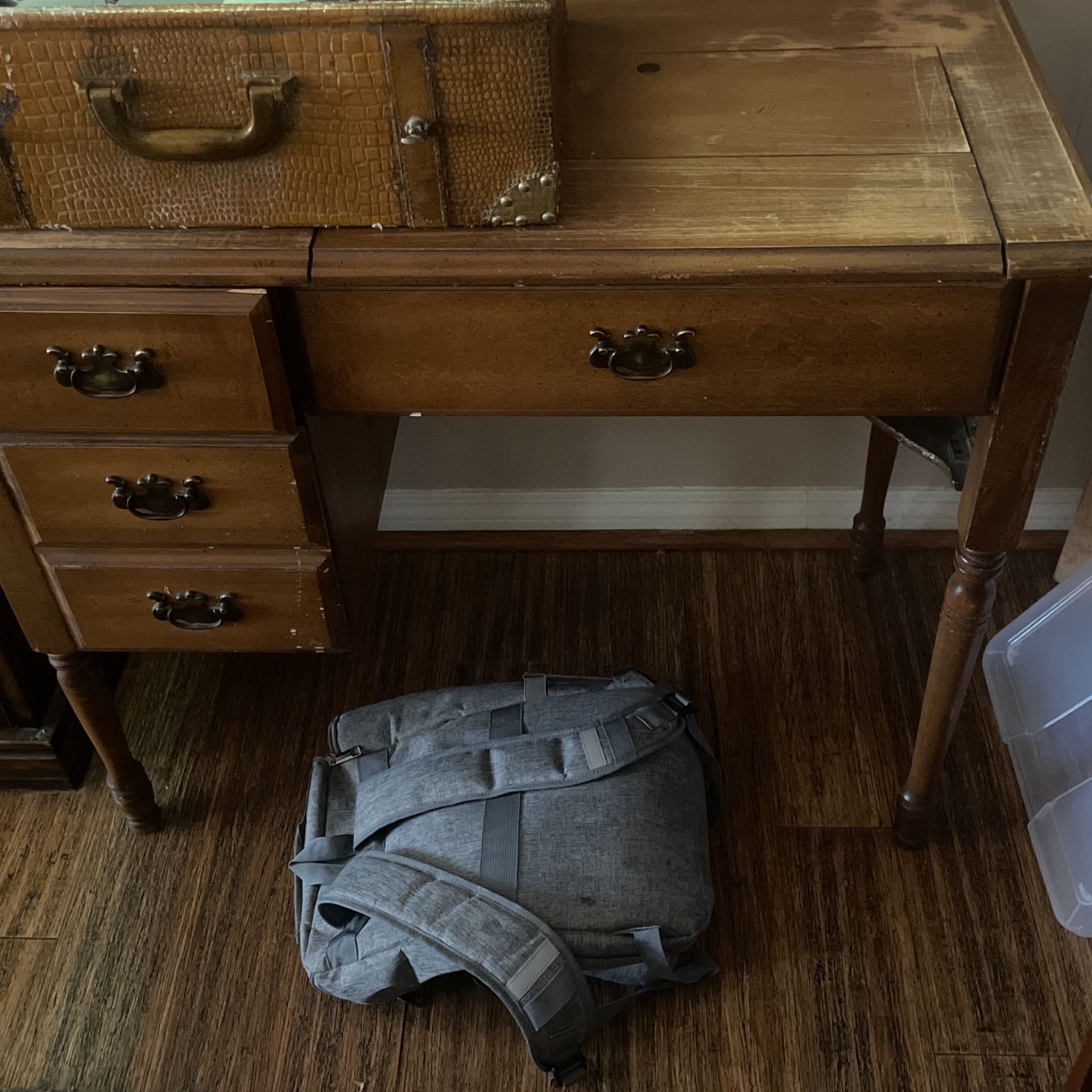 Singer Sewing Machine Cabinet 