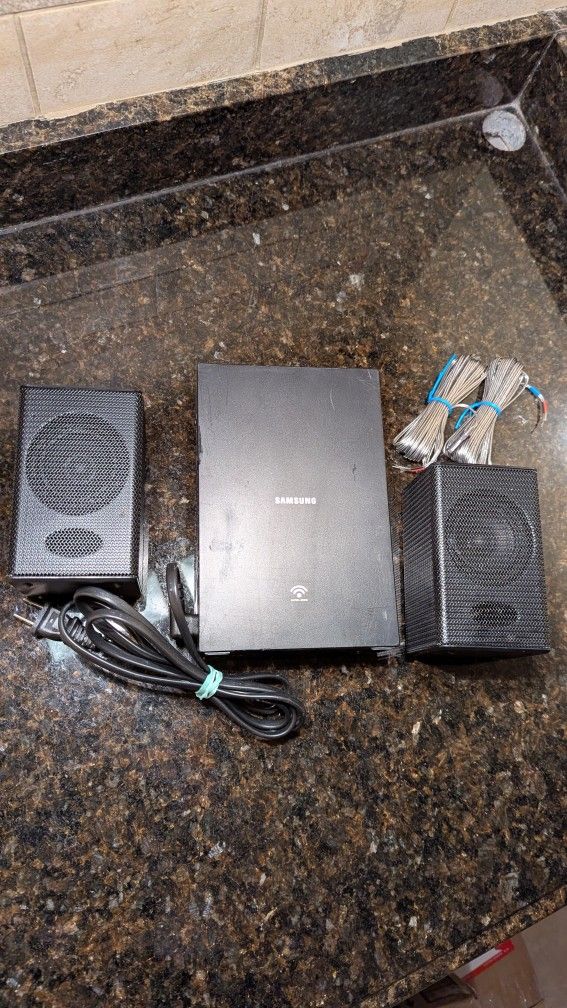 Samsung wireless speaker kit, model SWA-8500S.