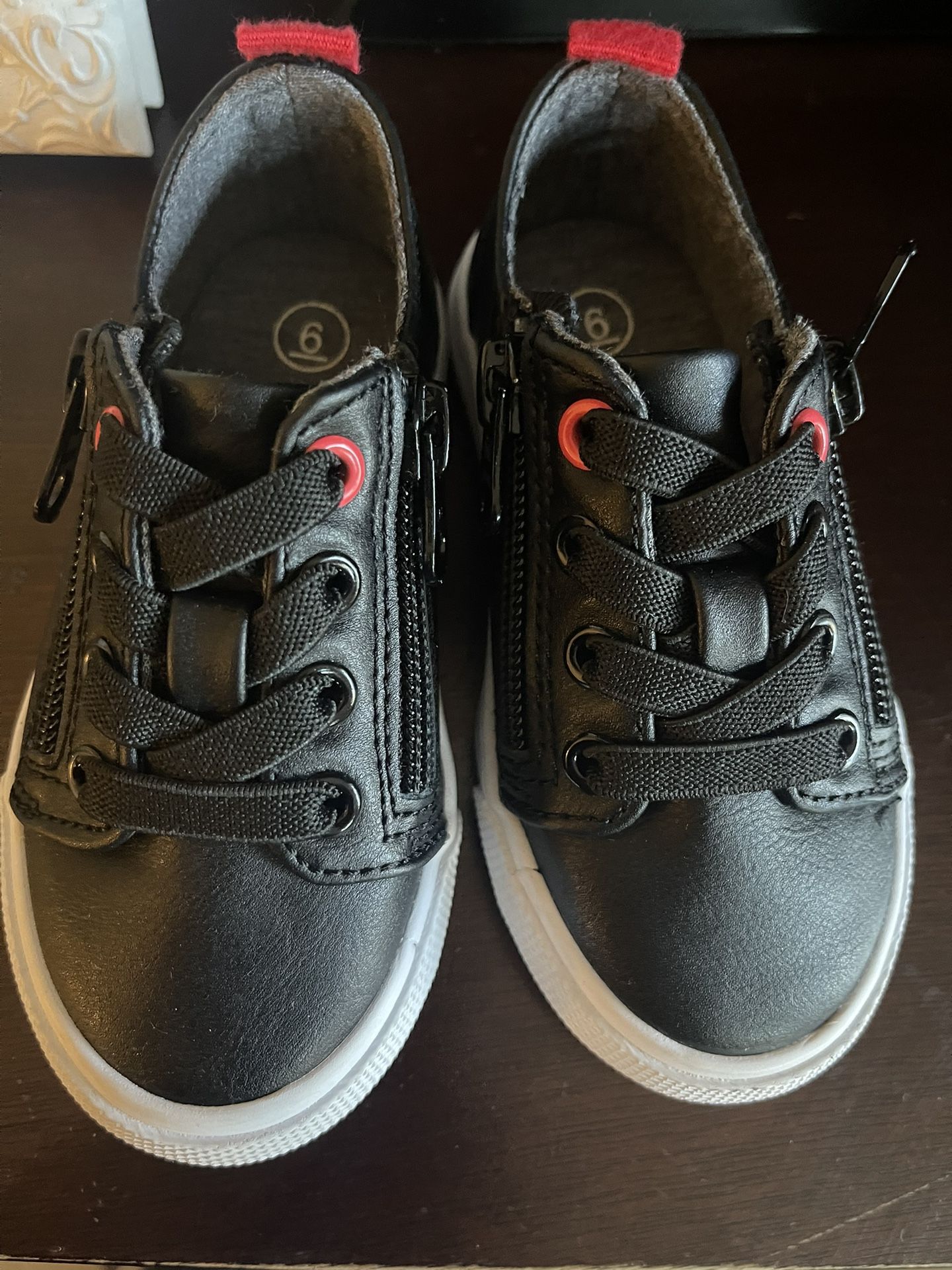 Cat & Jack Shoes Size 6