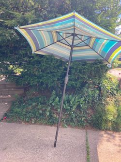 Umbrella for back yard, 20$ new houses ne
