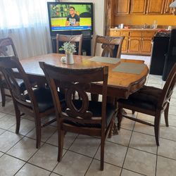 Traditional Wood Dinning Table 