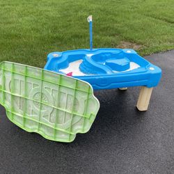 Plastic water/sand Table