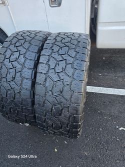 Only 2 Used Tires Lt285 60r20 Toyo AT111 Open Country LR E, 10 PLY DOT 2025 $220.00