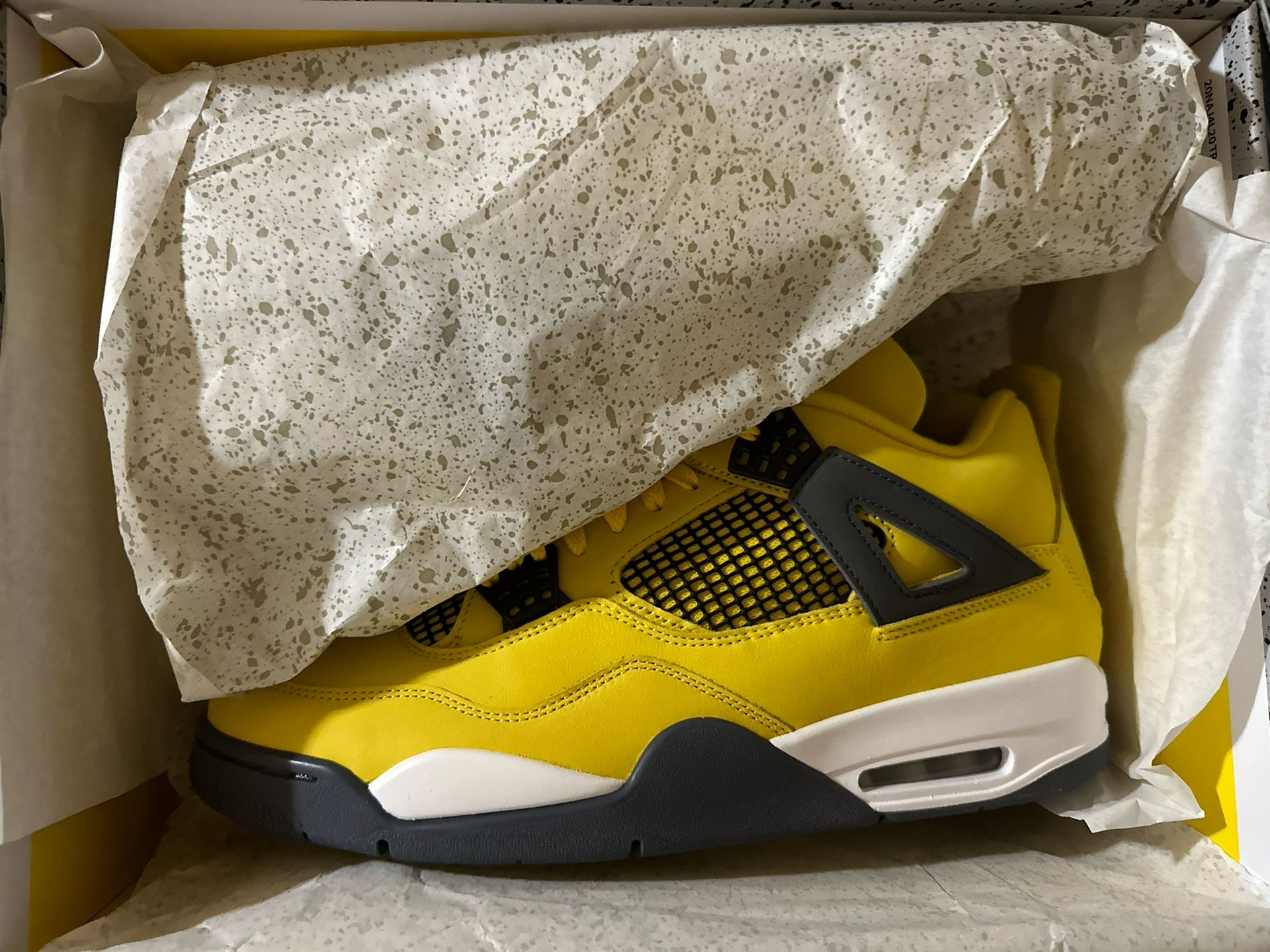 Jordan 4 Lightning Size 12