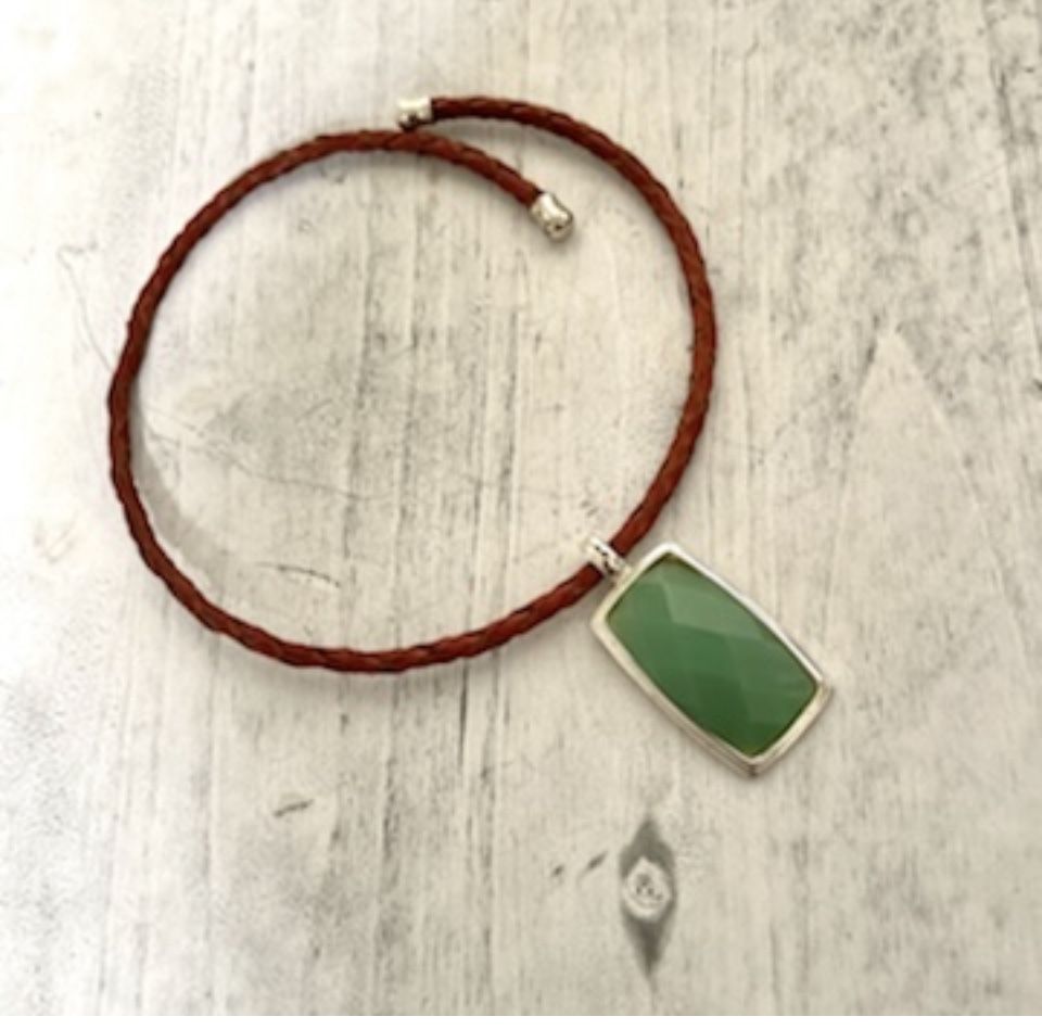 Green Pendant Choker Necklace