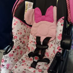 Disney Minniemouse Convertable Car Seat With Base