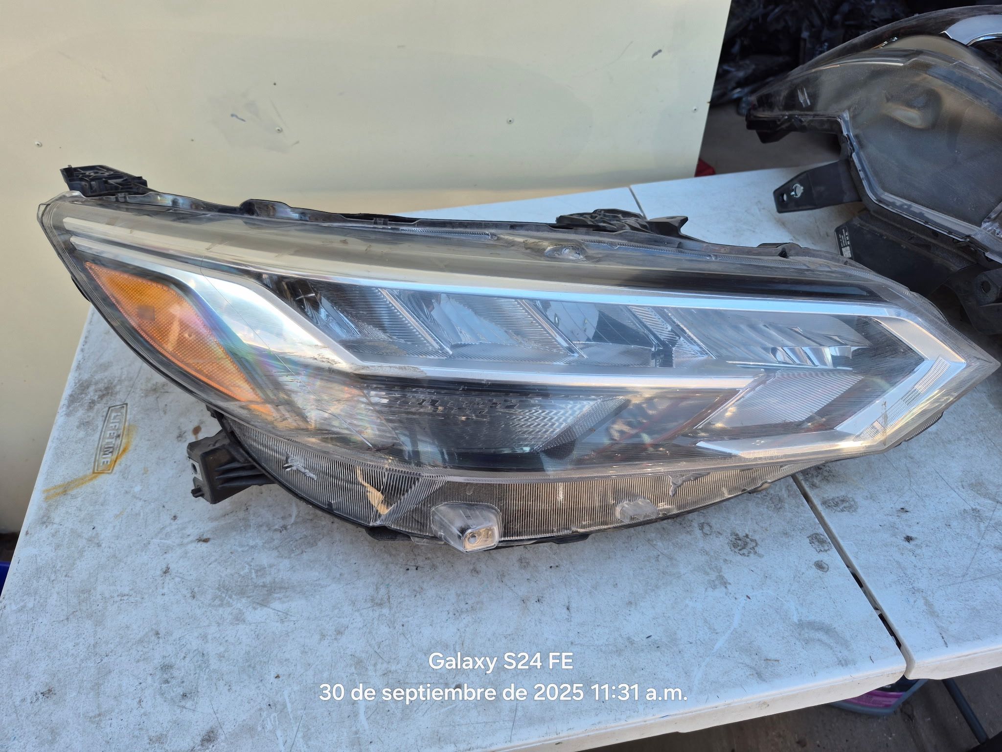 Nissan Sentra Right Headlight Lid Oem