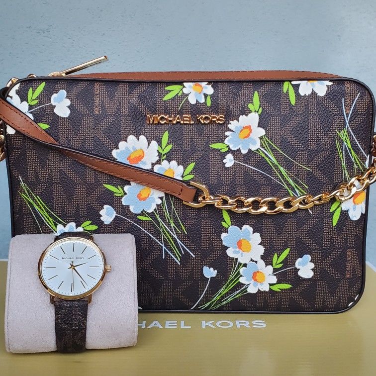 ๐ธ Michael Kors Large Crossbody And Matching Watch ๐ธ