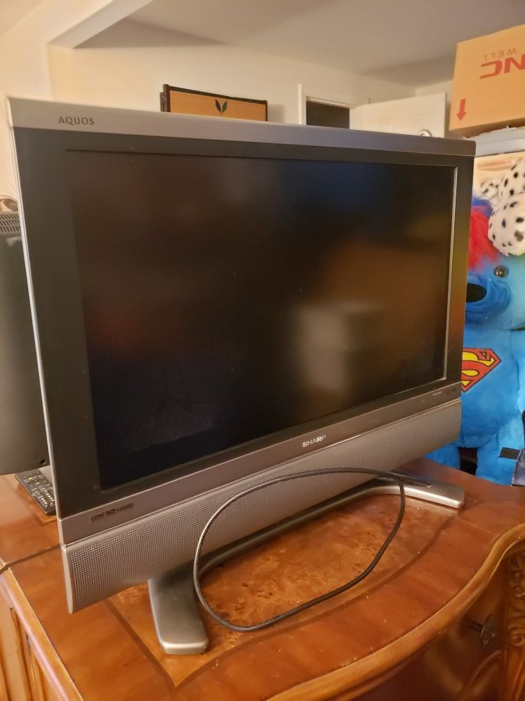 Sharp LC -32D7u 32" inch Aquos liquid crystal t.v