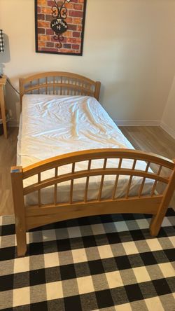 Bed & End table with mattris