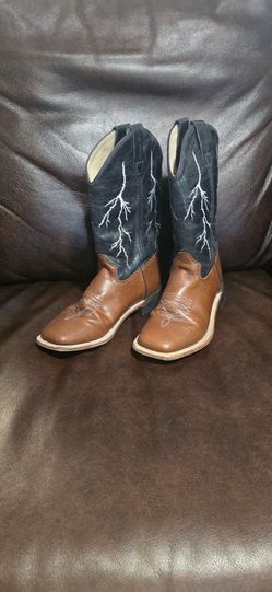 Two-Tone Leather Cowboy Boots with Lightning Embroidery