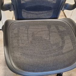 Herman Miller  Tuxedo aeron Chair Size C
