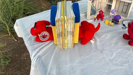 Clifford books, book ends, and toys