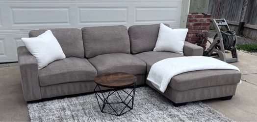 Gray sectional sofa w/chaise