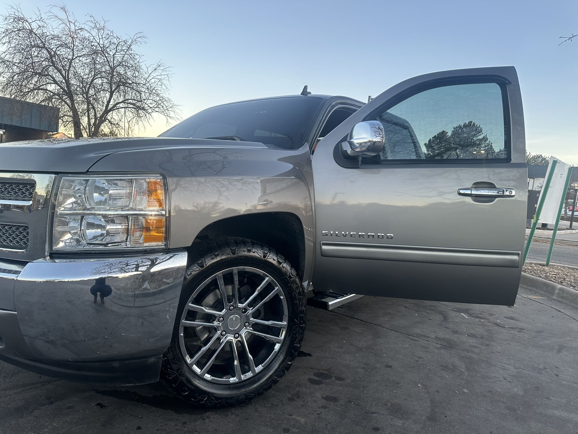 Helo 20x9 Chrome Wheels Tires