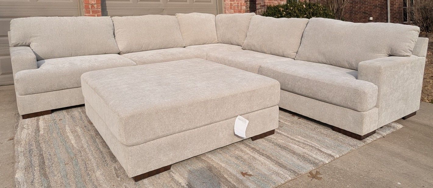 Large Plush Sectional Couch W/ Ottoman DELIVERY AVAILABLE!!