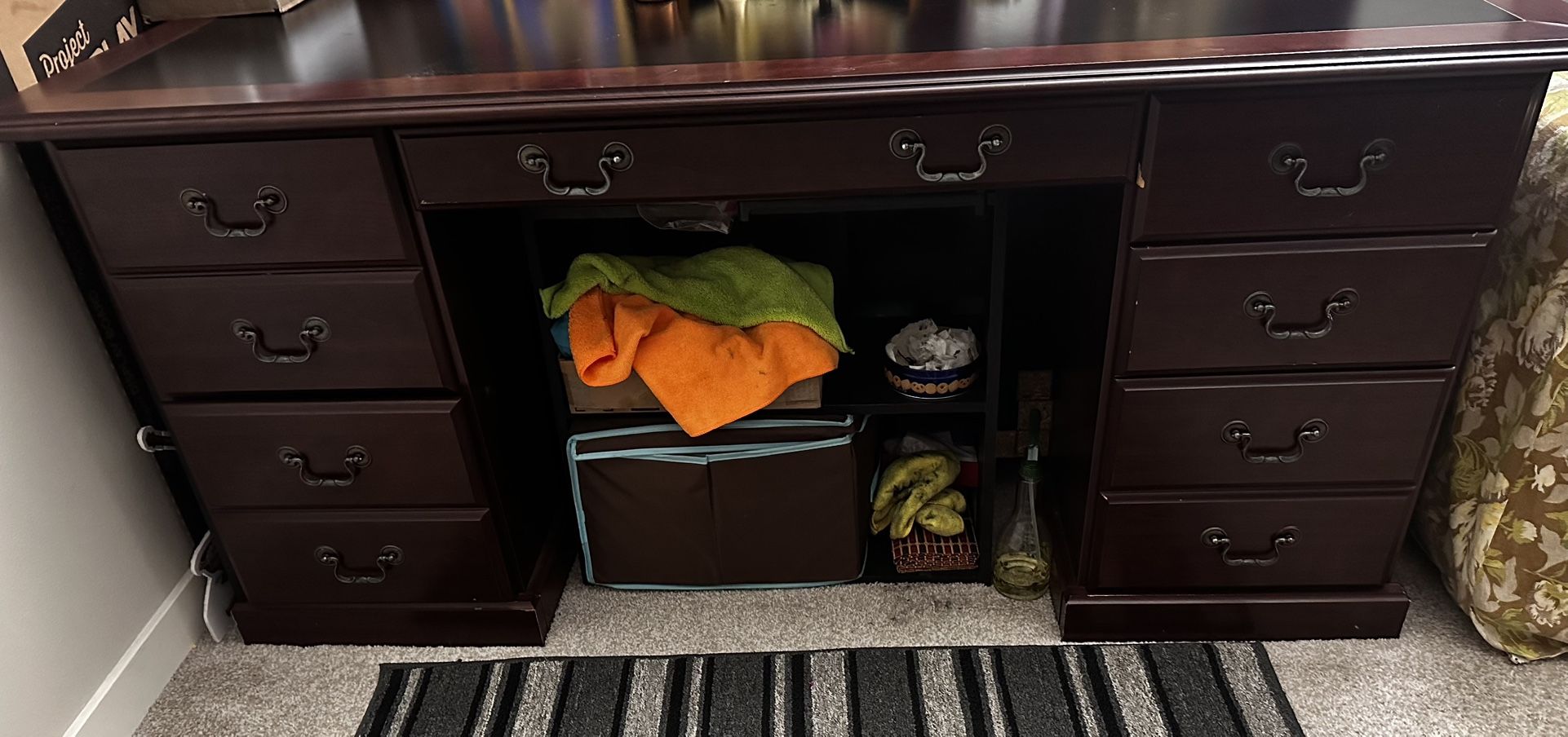 Free Executive Table