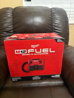 Milwaukee M12 Fuel Vacuum