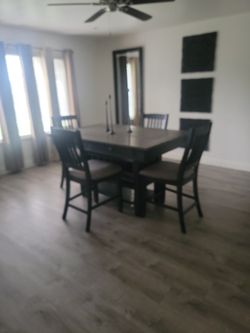 Tyler Creek Table Set