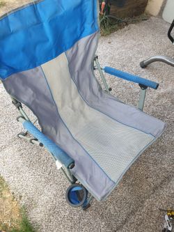 Beach Chair Whit Cup Holder In Great Condition, Very Solid chair