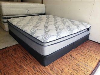 Like New King Size Serta Perfect Sleeper Luxury Mattress
