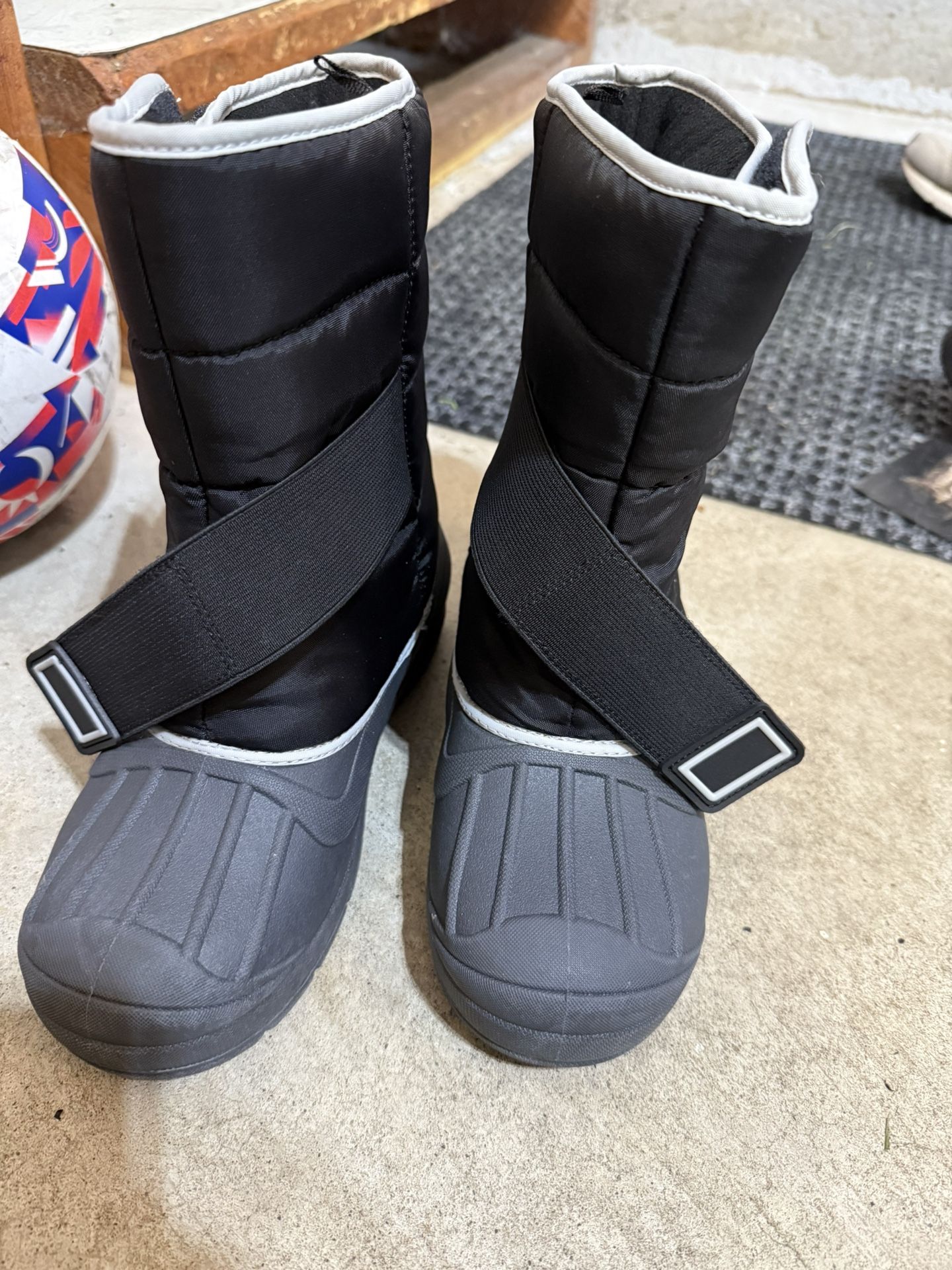 Youth Snow Boots Size 5