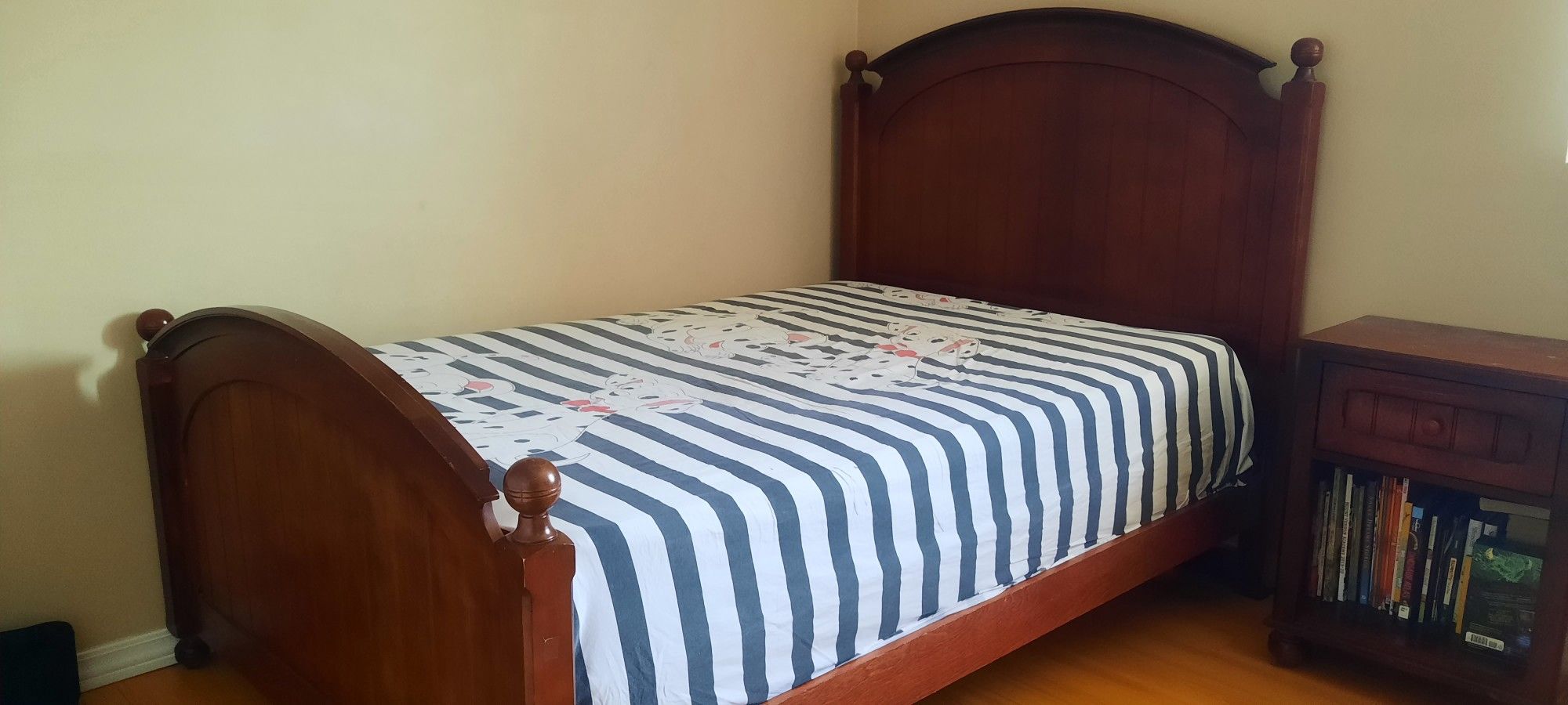 Solid Wood Bedroom Set